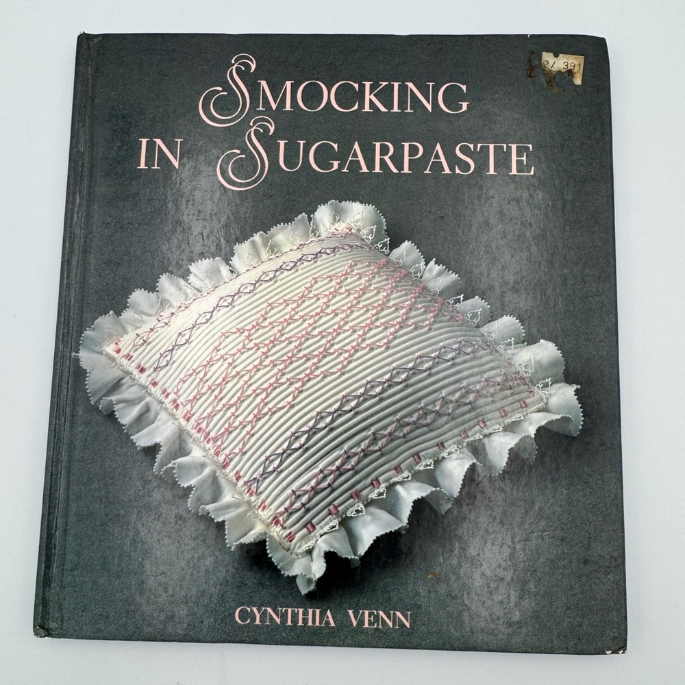 Smocking in Sugar Paste‎ by Cynthia Venn 1991, Hardcover Wedding Cake Book